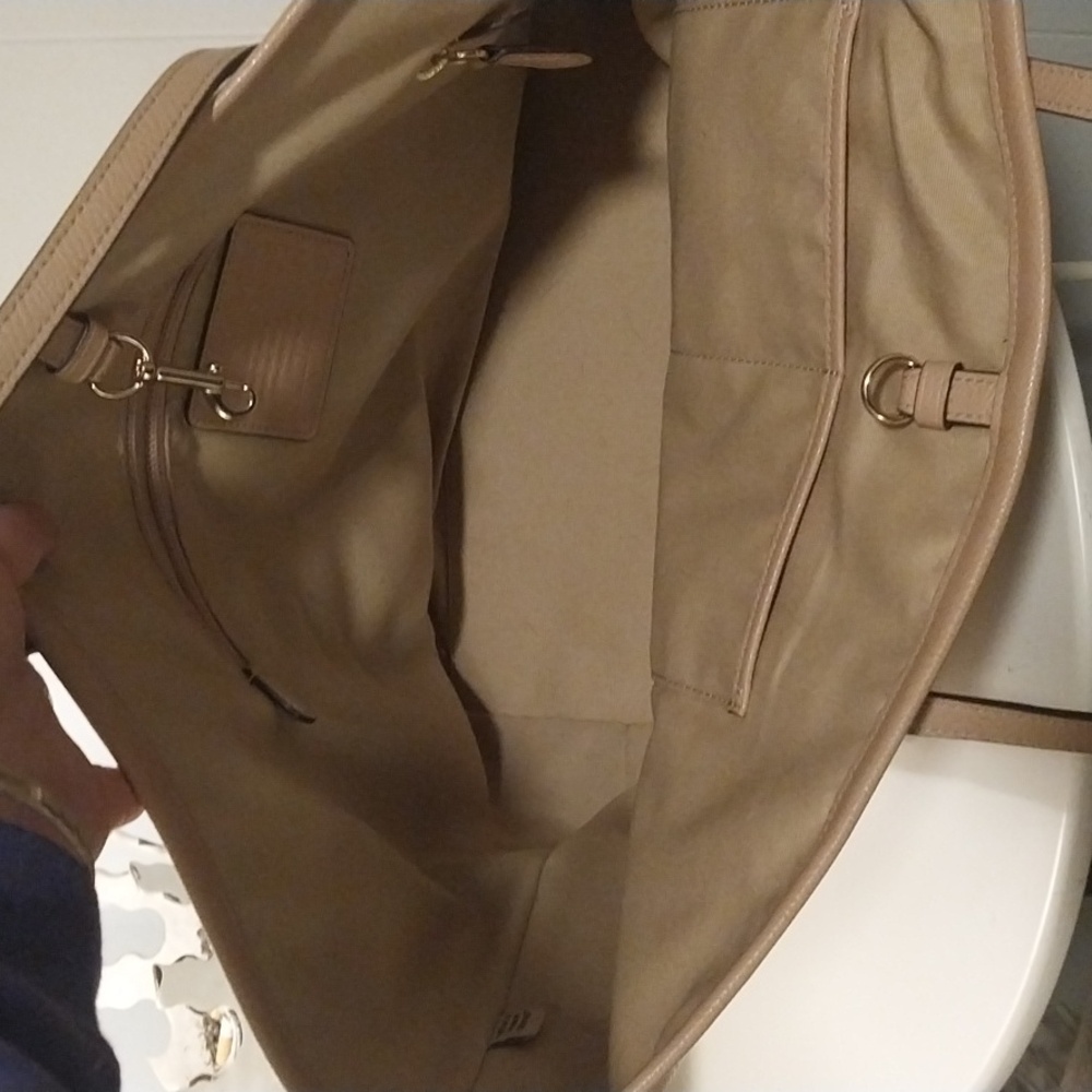 Lg Coach Tote - Picture 13 of 15